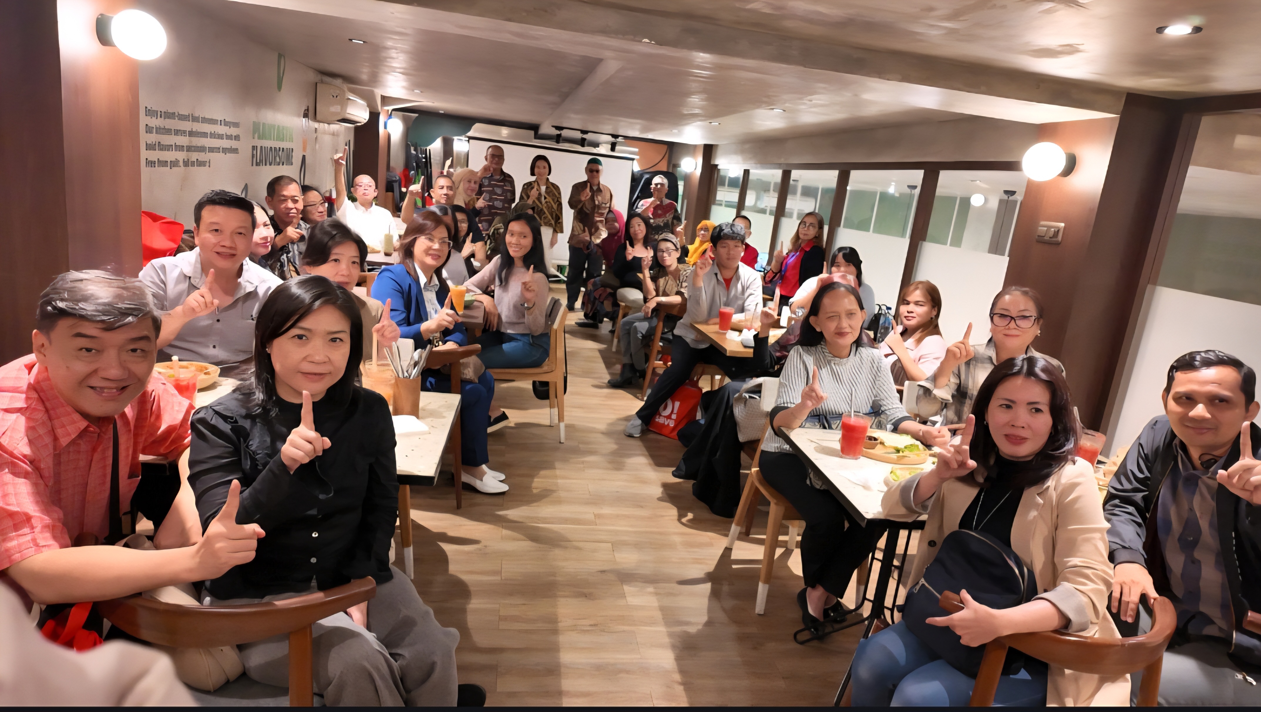 Foto bersama dinner talk show